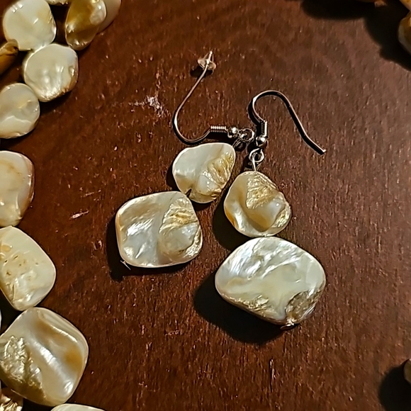 Mother of Pearls Necklace & Earrings, Pierce, 3 Strand, Lobster Clasp Closure - Picture 7 of 8